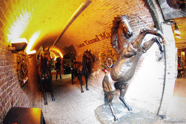 aliciasivert, alicia sivertsson, london, england, Camden town market lock, horse statue, häst, häststaty