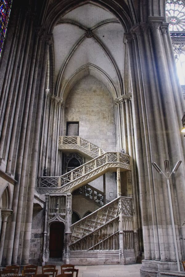 aliciasivert, alicia sivertsson, rouen, france, notre-dame, church, cathedral, staircase, steps, trappa, kyrka, katedral
