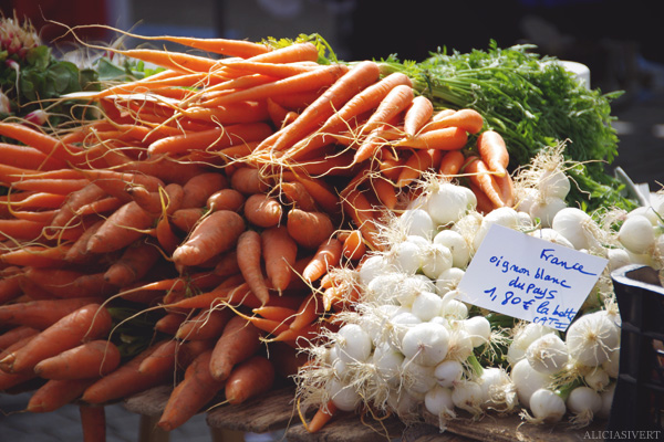 aliciasivert, alicia sivertsson, Le Nebourg, market day, vegetables, carrots, onions, marknad, grönsaker, frukt, lökar, morötter, morot, lök