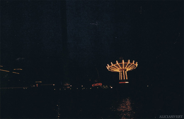 aliciasivert, alicia sivertsson, analog photography, djurgården, djurgarden, gröna lund, amusement park, carousel, slänggunga, tivoli, karusell, analog, analogt fotografi, engångskamera