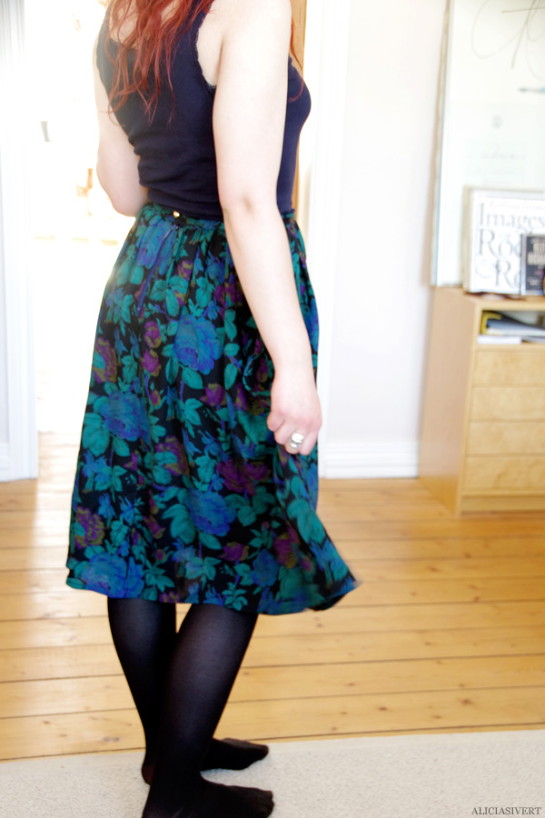 aliciasivert, alicia sivertsson, alster och makeri, sy, sömnad, kjol, blommig, tyg, second hand, diy, gör det själv, skapa, handarbete, sew, sewing, skirt, flowers, sypeppen