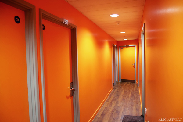 aliciasivert, alicia sivertsson, london, england, clink 78, orange corridor, hallway, korridor