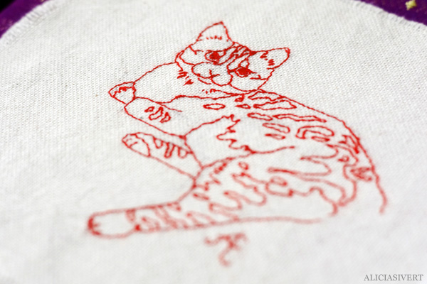 aliciasivert, alicia sivert, alicia sivertsson, cat, katt, broderi, embroidery, needlework, textile, craft, hantverk, slöjd, sy, sömnad, börs, necessär, påse, hand made, diy, do it yourself, alster och makeri, stevie the dog