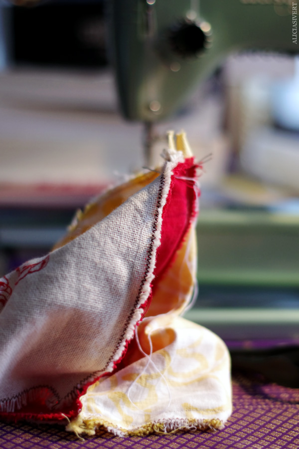 aliciasivert, alicia sivert, alicia sivertsson, cat, katt, broderi, embroidery, needlework, textile, craft, hantverk, slöjd, sy, sömnad, börs, necessär, påse, hand made, diy, do it yourself, alster och makeri, stevie the dog