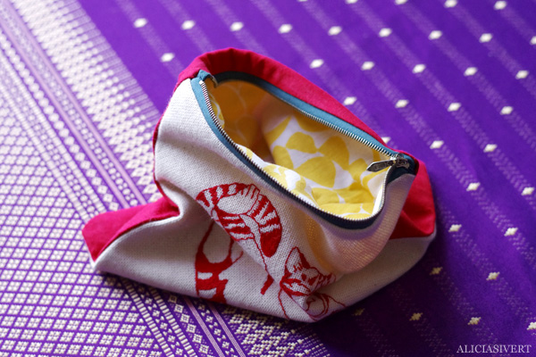 aliciasivert, alicia sivert, alicia sivertsson, saksamlarpåse, broderi, embroidery, needlework, textile, craft, hantverk, slöjd, sy, sömnad, börs, necessär, påse, hand made, diy, do it yourself, alster och makeri, cat, katt, teno, 