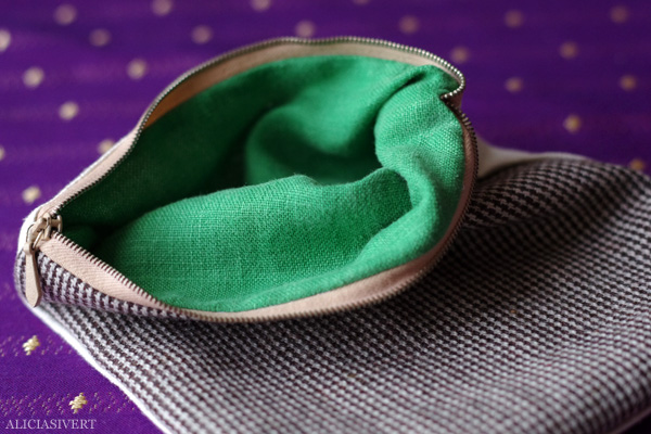 aliciasivert, alicia sivert, alicia sivertsson, saksamlarpåse, broderi, embroidery, needlework, textile, craft, hantverk, slöjd, sy, sömnad, börs, necessär, påse, hand made, diy, do it yourself, alster och makeri, owl, uggla, Stafford Whiteaker