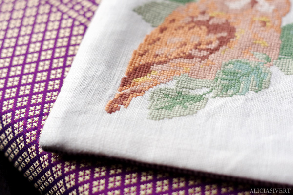 aliciasivert, alicia sivert, alicia sivertsson, saksamlarpåse, broderi, embroidery, needlework, textile, craft, hantverk, slöjd, sy, sömnad, börs, necessär, påse, hand made, diy, do it yourself, alster och makeri, owl, uggla, Stafford Whiteaker