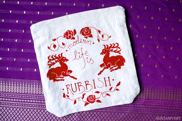 aliciasivert, alicia sivert, alicia sivertsson, modern life is rubbish, saksamlarpåse, blur, for tomorrow, quote, citat, embroidery, broderi, needlework, cross stitch, korsstygn, korsstygnsbroderi, handarbete, embroidered pouch, återbruk, ufo, unfinished object