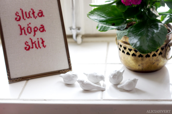 aliciasivert, alicia sivertsson, alicia sivert, bird, birds, fågel, fåglar, småfåglar, talgoxe, blåmes, domherre, tofsmes, stjärtmes, lufttorkande lera, clay, jovi, monthly makers, mars, kreativ utmaning, kreativitet, skapa, alstra, makeri, skapande, diy, påsk, påskpynt, sluta köpa skit, broderi, embroidery, needlework, cross stitch, korsstygn