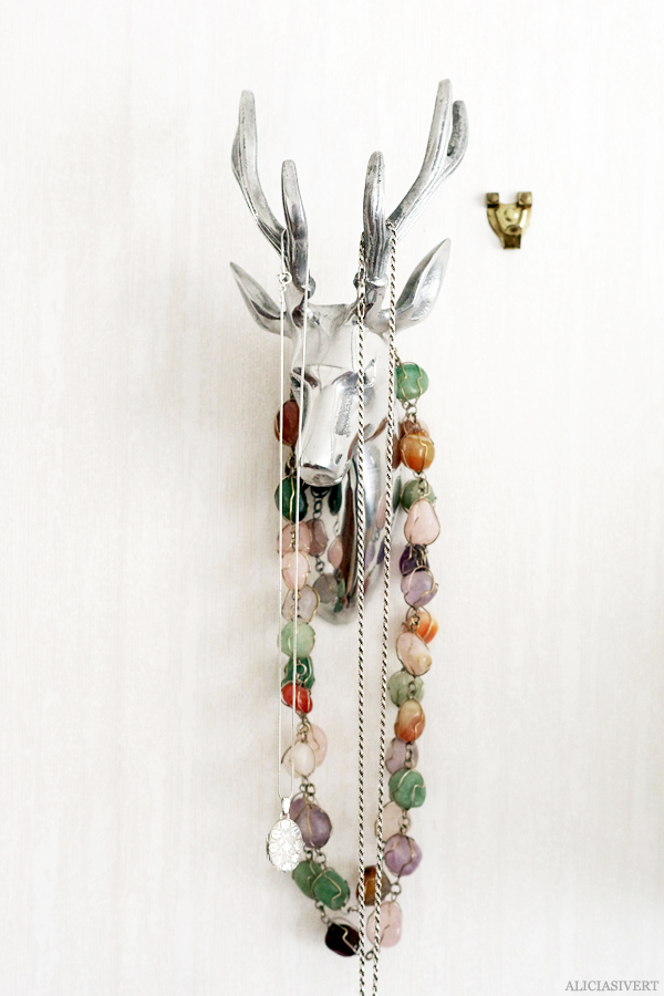 aliciasivert, alicia sivertsson, home, hem, hängare hjort åhléns smycken halsband krok