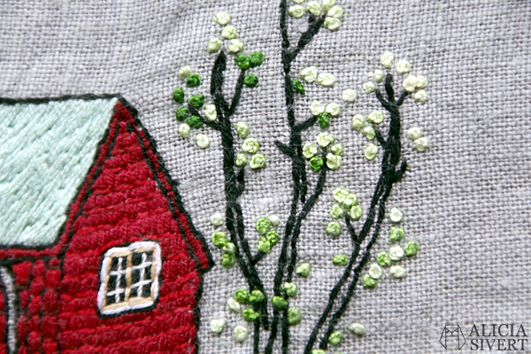 "Farfarstugan" (detail), embroidery by Alicia Sivertsson, 2015. Alicia Sivert, aliciasivert, fritt broderi, needlework, hoop art, textile art, textilkonst, textil, konst, hus, hem, byggnad, house, 1700-tal, natur, sverige, fjällen, kreativitet, skapande, skapa, brodera, hantverk, franska knutar, french knots, röd stuga, stugor, house, home, hut, cabin