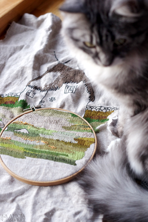 "Lambgiftet" WIP embroidery by Alicia Sivertsson, 2015-2016. broderi, needlework, hoopart, textile art, textilkonst, konst, textil, tyg, sy, gotland, lambgift, stenvast, stenmur, hur, byggnad, building, halmtak, skapa, skapande, kreativitet, creativity, create