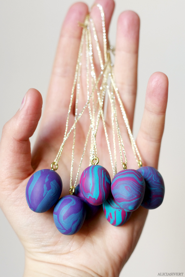 aliciasivert, alicia sivert, alicia sivertsson, diy, marmorera ägg, marble eggs, easter egg, påskägg, lera, fimolera, cernitlera, cernit, polymer, polymerlera, fimolera, clay, skruvöglor, guldtråd, blanda egna färger, ny färg, påsk, påskadvent