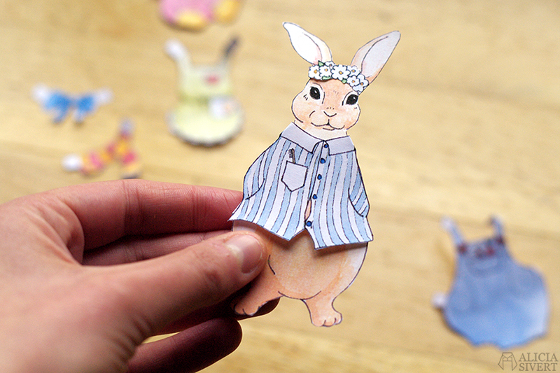 Bunny cut-out doll printable by Alicia Sivertsson. aliciasivert alicia sivert rabbit kanin klippdocka klipp docka skriva ut skriv ut färglägg färglägga print colour color book pyjamas snickarbyxor rosett bow tie gryffindorhalsduk halsduk blommor krans blomsterkrans mössa monthly makers oktober 2016 leksaker akvarell målning måla diy skapa skapande kreat hare jacka jacket