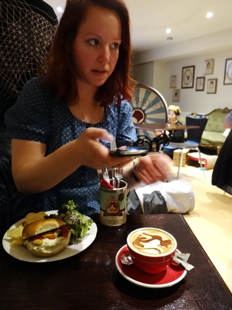 semester resa london england att göra utflykt utflyktsmål cat café kattcafé katt kaffe café katter cats fika see and do