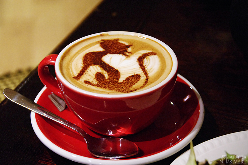 semester resa london england att göra utflykt utflyktsmål cat café kattcafé katt kaffe café katter cats fika see and do