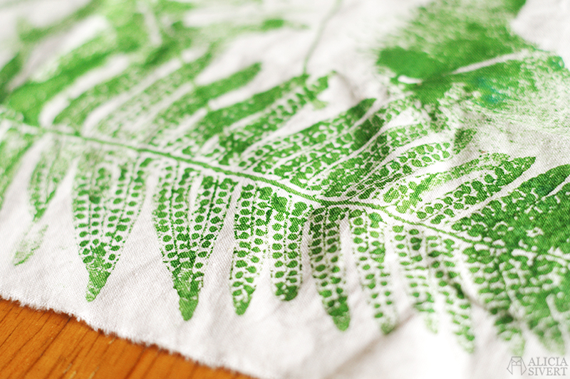 aliciasivert alicia sivert alicia sivertsson kreativitet skapa skapande trycka tryck textil textiltryck växttryck växt växter ormbunke ormbunksblad