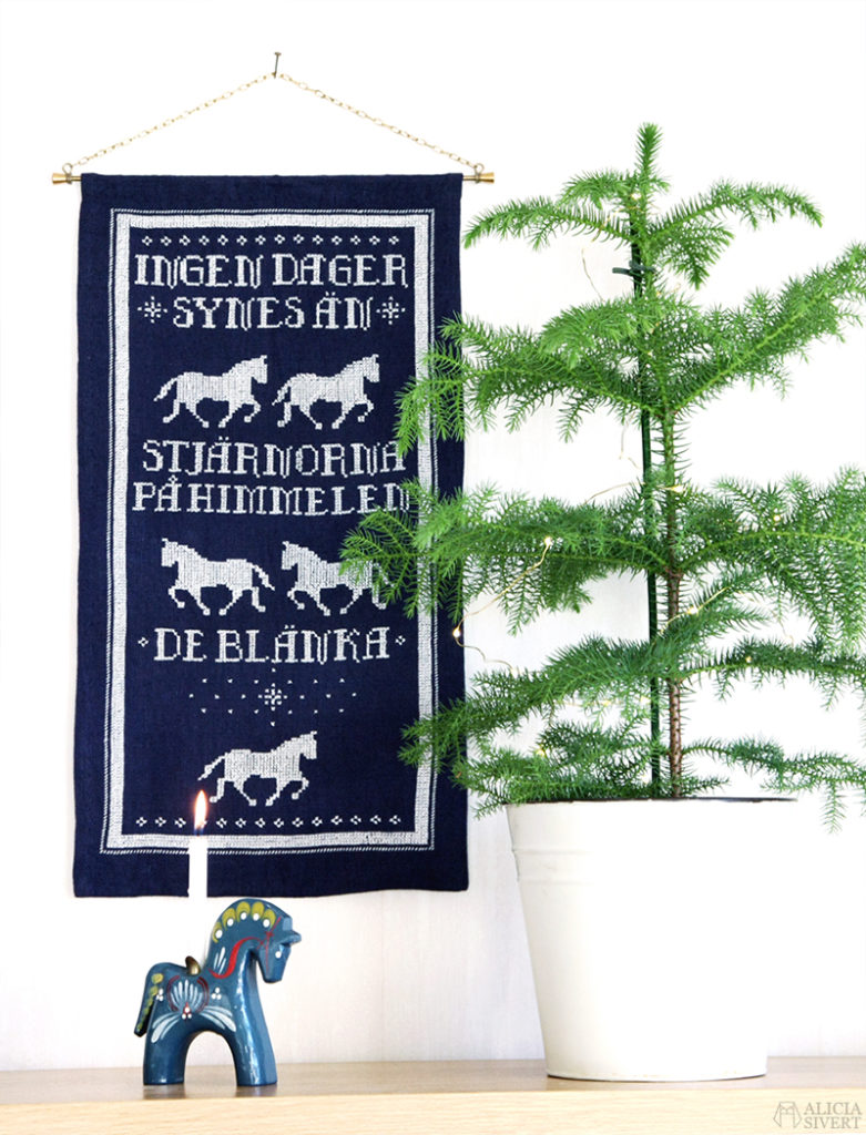 aliciasivert alicia sivert alicia sivertsson jul julklapp julbonad bonad staffan stalledräng xmas christmas broderi brodera broderad julbroderi gratis mönster korsstygn korsstygnsmönster häst hästar fålar fem ingen dager synes än stjärnorna på himmelen de blänka gammaldags allmoge fritt free cross stich embroidery pattern horse horses swedish sweden sverige svenska skapa skapande kreativitet monthly makers julkalender 2016 adventskalender kalender diy do it yourself gör det själv