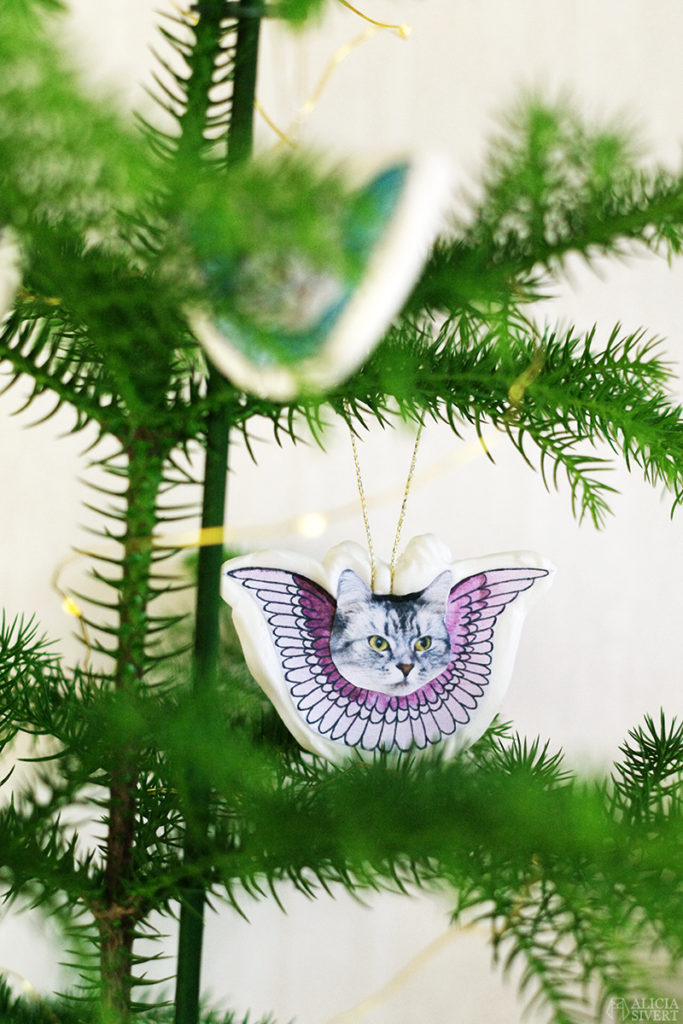 aliciasivert alicia sivertsson sivert skapa skapande kreativitet diy do it yourself gör det själv create creativity jul christmas x-mas cat cats katter katt kristyrkatt kristyrkatter kristyränglar recept instruktioner template printable nedladdningsbara vingar tofslan vifslan gran julgran christmas tree monthly makers julkalender 2016 lucka lucköppning