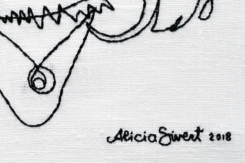 Broderad signatur i svartstick, av Alicia Sivertsson.