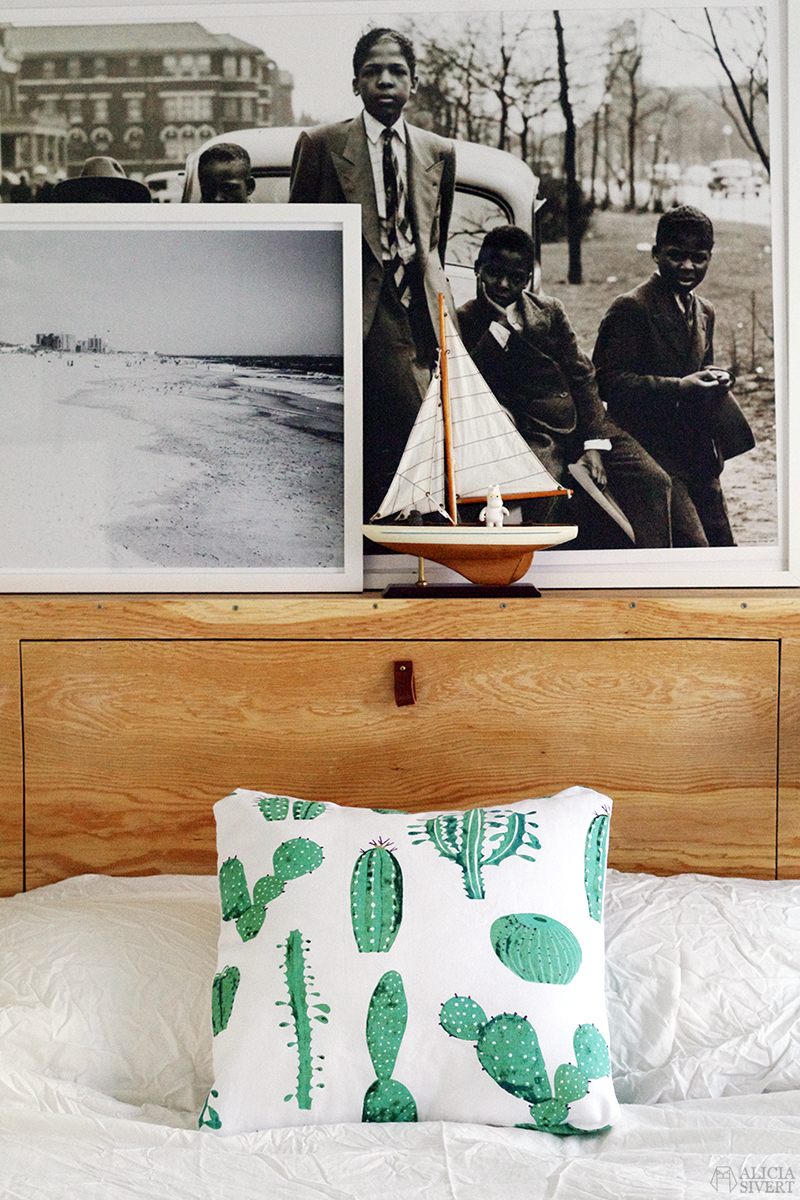 aliciasivert alicia sivert sivertsson sy sömnad sytt skapa skapande diy do it yourself kudde kuddar pillow cushion sew sewing sypeppen kaktus kaktusar tyg återbruk stuv stuvbit återbruksmaterial kaktusmönster mönster mönstrat hem inredning heminredning sovrum home interior interiour