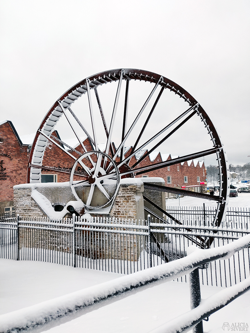 Vattenhjulet utanför Gustavsbergs porslinsfabrik i februari, foto av Alicia Sivertsson - www.aliciasivert.se