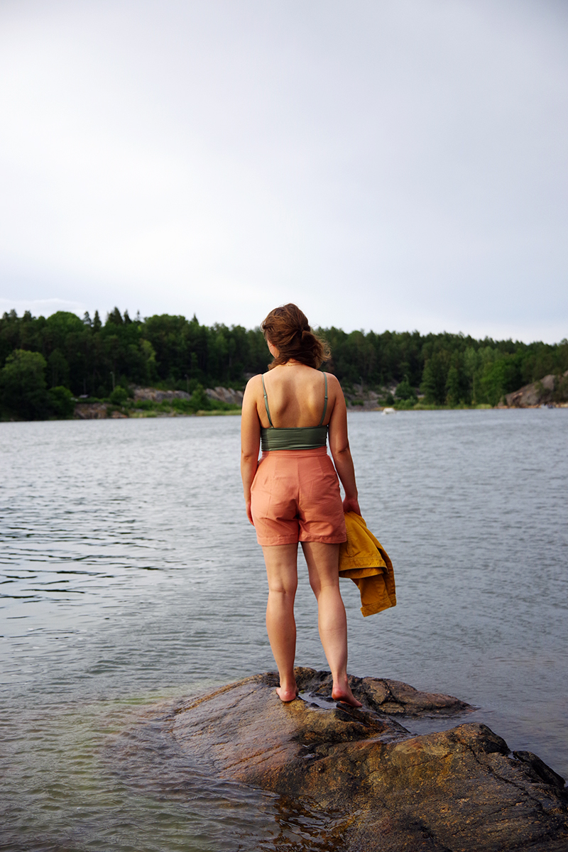 Rosa shorts med mönstrade fickor, sydda i återbruksmaterial av Alicia Sivertsson efter mönster av Ethel Jonsson. www.aliciasivert.se Sybingo 20 2020 Sybingo20 Sypeppen återbruk remake sy egna kläder byxor rosa gult