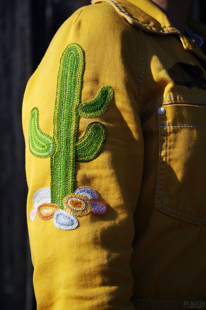 Gula västernjackan (nästan) ett år - www.aliciasivert.se // gul jacka broderad med vilda västern-motiv av Alicia Sivertsson embroidery broderier brodera på kläder kaktus på ärm jackärm cacti cactus sleeve kedjestygn chain stitch