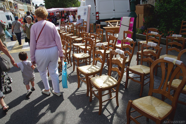 aliciasivert, alicia sivertsson, Le Nebourg, market day, stol, stolar, chair, chairs