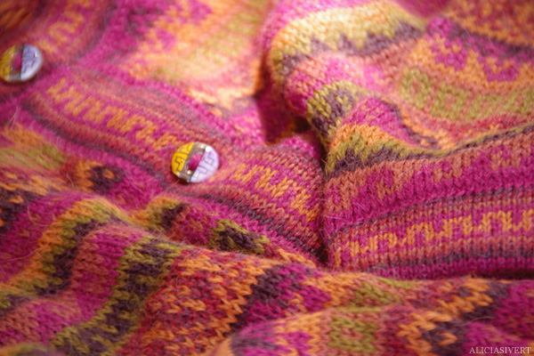 aliciasivert, alicia sivertsson, Le Nebourg, market day, cardigan, peru, alpacca, knitted, mrs. weasley, kofta, button, knapp, detail, detaljbild, detalj