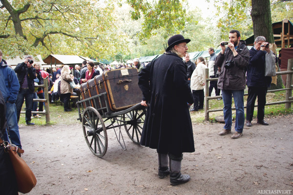 aliciasivert, alicia sivertsson, skansen, skansens höstmarknad, market, autumn, sala-janne, koffert