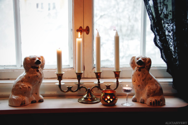 aliciasivert, alicia sivertsson, jul, mys, andra advent, second coming, adventsljusstake, porslinshundar, beswick staffordshire, porcelain dogs, candles