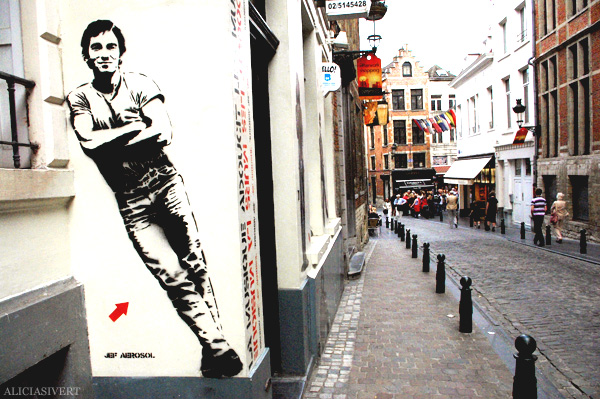 aliciasivert, alicia sivertsson, street art, graffiti, gatukonst, klotter, tags, bussels, bruxelles, bryssel, stencil, schablon, hus, building, jef aerosol, bruce springsteen