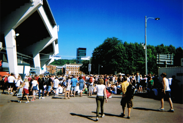 aliciasivert, alicia sivertsson, gothenburg, göteborg, bruce springsteen concert, analog, engångskamera, konsert, ullevi, kö, 