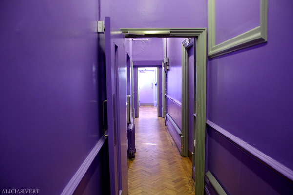aliciasivert, alicia sivertsson, london med grabbarna, england, clink 78, hostel, purple hallway, lila korridor