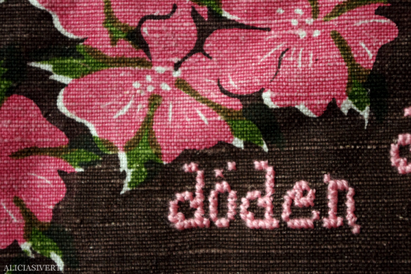 aliciasivert, alicia sivertsson, alicia sivert, broderi, embroidery, needlework, cross stitch, korsstygn, x-stitch, döden döden döden, death, blommor, flowers, second hand, återbruk, remake, redo, loppis, begagnat, tygkasse, sy, sew, sömnad, djävulen