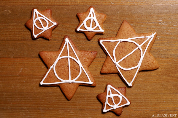 aliciasivert, alicia sivert, alicia sivertsson, pepparkaka, pepparkakor, dekorera, morbida, makabra, gingerbread, the dethly hallows, dödsrelikerna, harry potter, stjärnor, stars