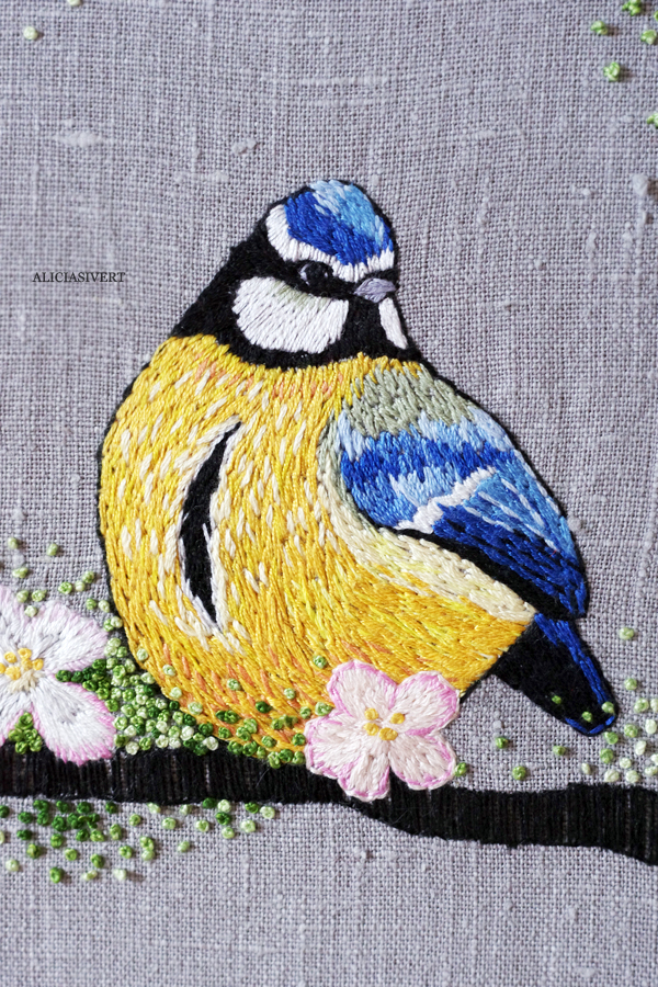 aliciasivert, alicia sivertsson, alicia sivert, blåmes, blue tit, borderi, embroidery, needlework, hoopart, textile art, textilkonst, konst, textil, bird, fågel, äppleblom, äppelblom, natur, nature, garden, trädgård, sybåge, brodera, skapa, alster, makeri, kreativtet