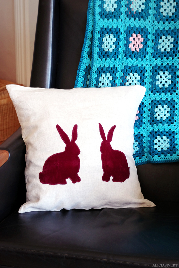 aliciasivert, alicia sivert, alicia sivertsson, bunny, rabbit, kanin, kaniner, bunnies, rabbits, easter, påsk, skapa, skapande, makeri, alster, konst och kreativitet, hantverk, diy, craft, create, sömnad, sy, sew, sewing, applikation, kudde, soffkudde, kuddar, soffkuddar, kuddöverdrag, cushions, pillows, pillow, cushion