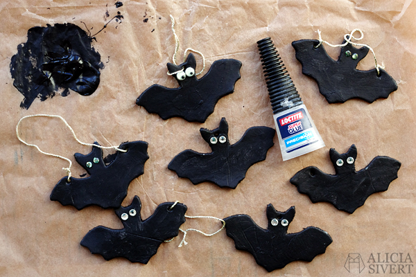 DIY air drying clay bats for Halloween, tutorial by Alicia Sivertsson, 2015. Alicia Sivert, aliciasivert, skapa, skapande, fladdermöss, fladdermus, bat, lufttorkande lera, das pronto