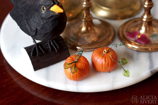 DIY air drying clay miniature pumpkins for Halloween, tutorial by Alicia Sivertsson, 2015. Alicia Sivert, aliciasivert, skapa, skapande, lufttorkande lera, das pronto, kreativitet, pumpa, pumpor, hanging pumpkin, do it yourself, decoration, creativity, create, how to