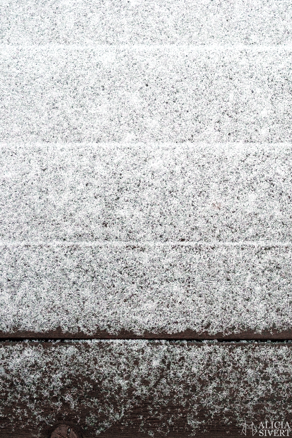 First snow, photo by Alicia Sivertsson, 2015. Första snön, aliciasivert, alicia sivert, snö, balkong, utsikt, hustak, vinter, december