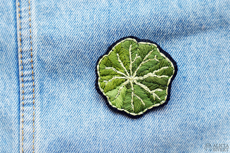 bladbrosch broderi brosch blad växtgäris brodera växter skapa skapande kreativitet hantverk textil textilkonst pin pins badge brosch broscher brooch brooches 
