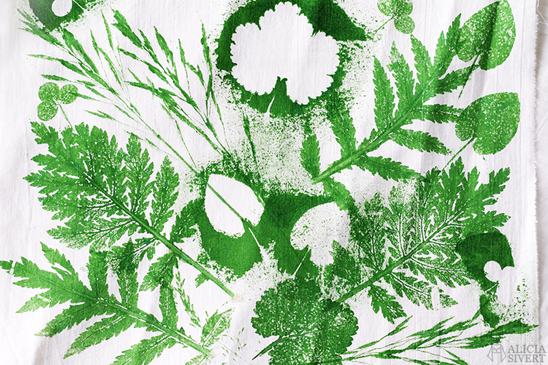 aliciasivert alicia sivertsson alicia sivert växttryck växt tryck trycka med växter blommor blad löv gräs natur naturmaterial kurs textil bild och form textilt bildskapande textilkonst hantverk skapa skapande kreativitet