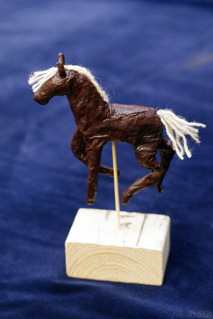 aliciasivert alicia sivert sivertsson papier mache pappersremsor tapetklister häst bild och form skulptur