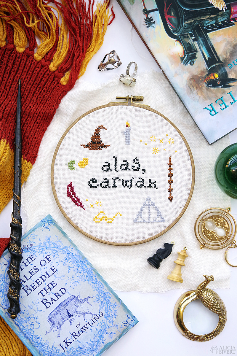 korsstygnsmönster: Alas, earwax – broderat Dumbledorecitat med symboler från Harry Potter