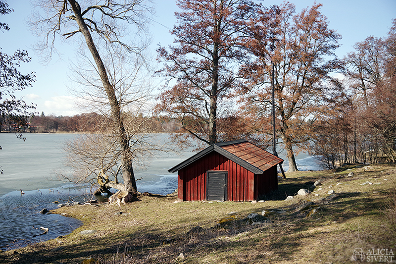 Rönninge by i Täby, foto av Alicia Sivertsson - www.aliciasivert.se // stuga