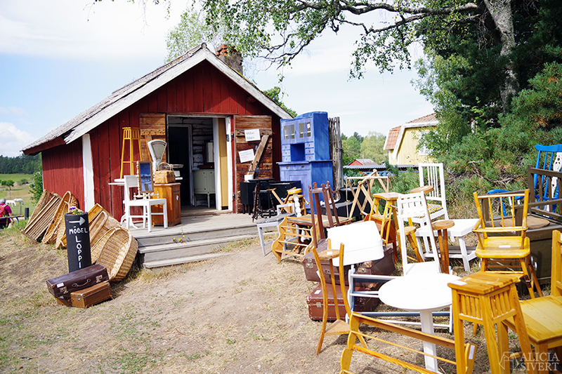 Nora gård på Värmdö - www.aliciasivert.se // värmdötips gårdsbutik loppis café fik fika natur idyll skärgården skärgård att göra i på utflykt utflytksmål besöka besök möbler inredning second hand