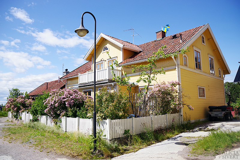Gult hus, en sommardag på Sandön - www.aliciasivert.se