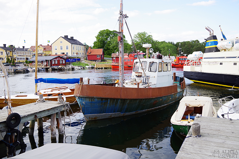 Båt i Sandhamn, en sommardag på Sandön - www.aliciasivert.se